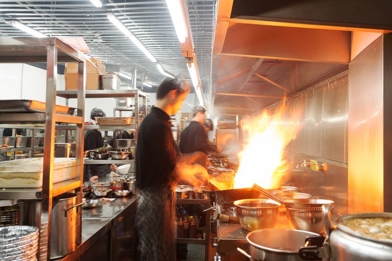 Depositphotos 66114145 s 2019 87ec32c18fd21fa4d2f52aa5cb882e62 800 commercial kitchen
